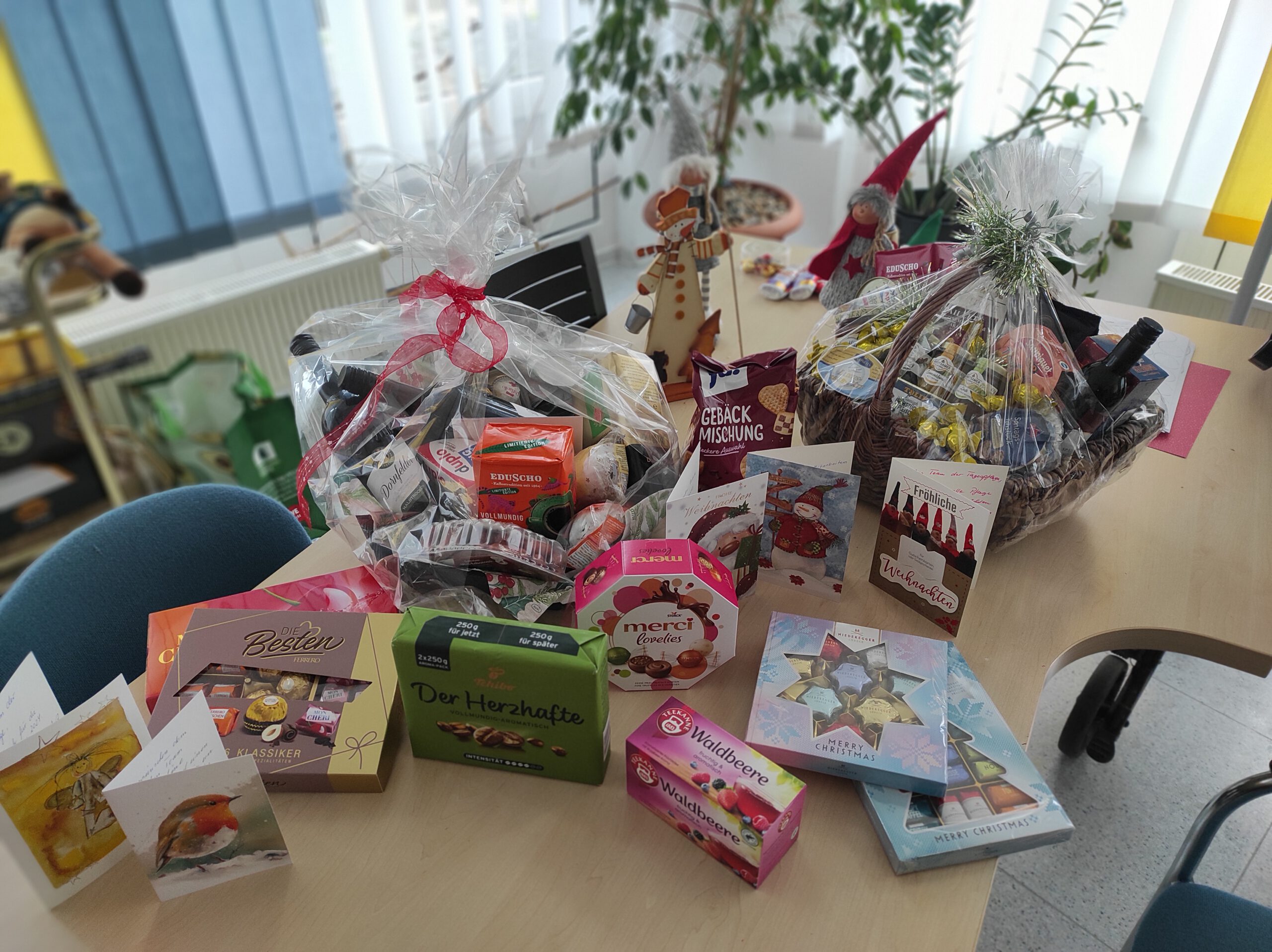 Dankeskarten und Geschenke unserer Gäste für die Mitarbeiter der Tagespflege